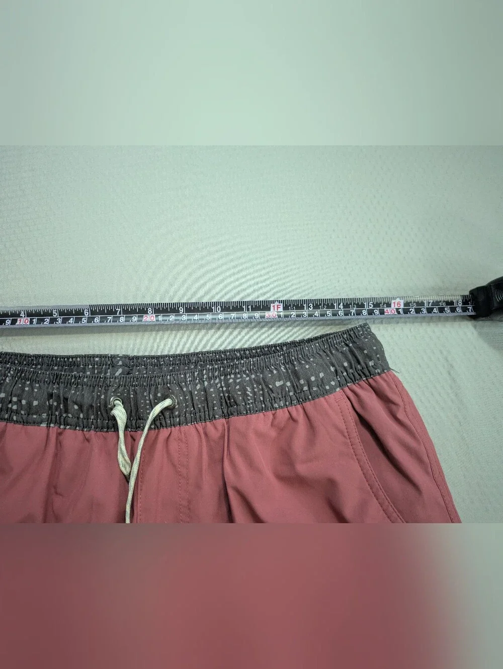 Vuori Kore Shorts Mens L Salmon Red Lined 7